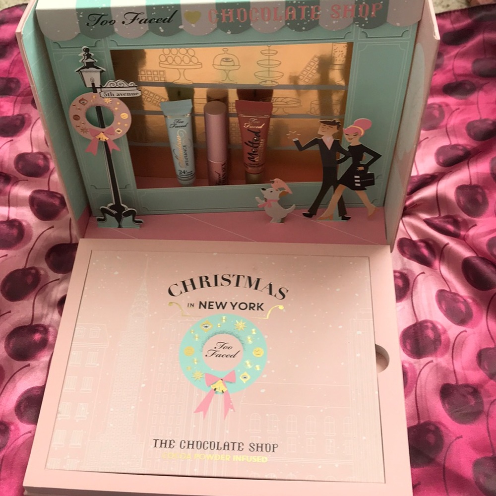 Too Faced Christmas in New York Dollhouse box